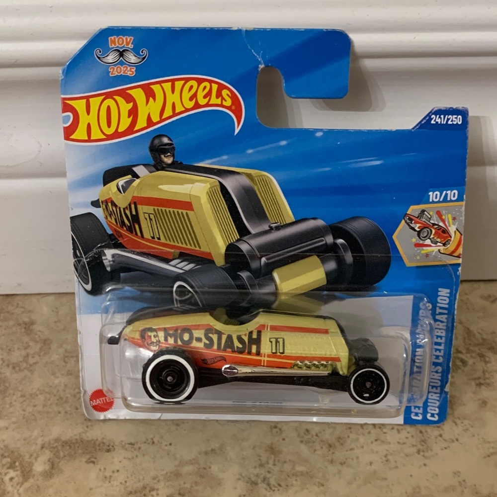 Mattel Hot Wheels Mo-stash short card Red JBB46 21A Nov 2025 Celebration 10/10